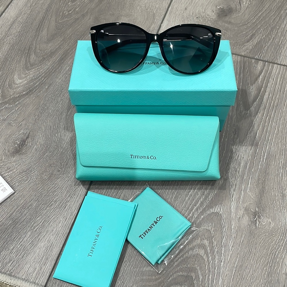 NWOT Tiffany sunglasses